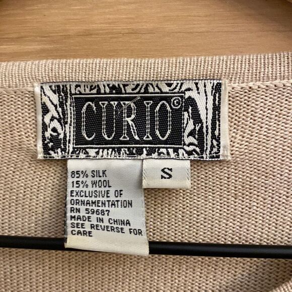 Curio Size Small Wool Silk Blend Floral Embroidered Button Front Cardigan - Picture 7 of 13